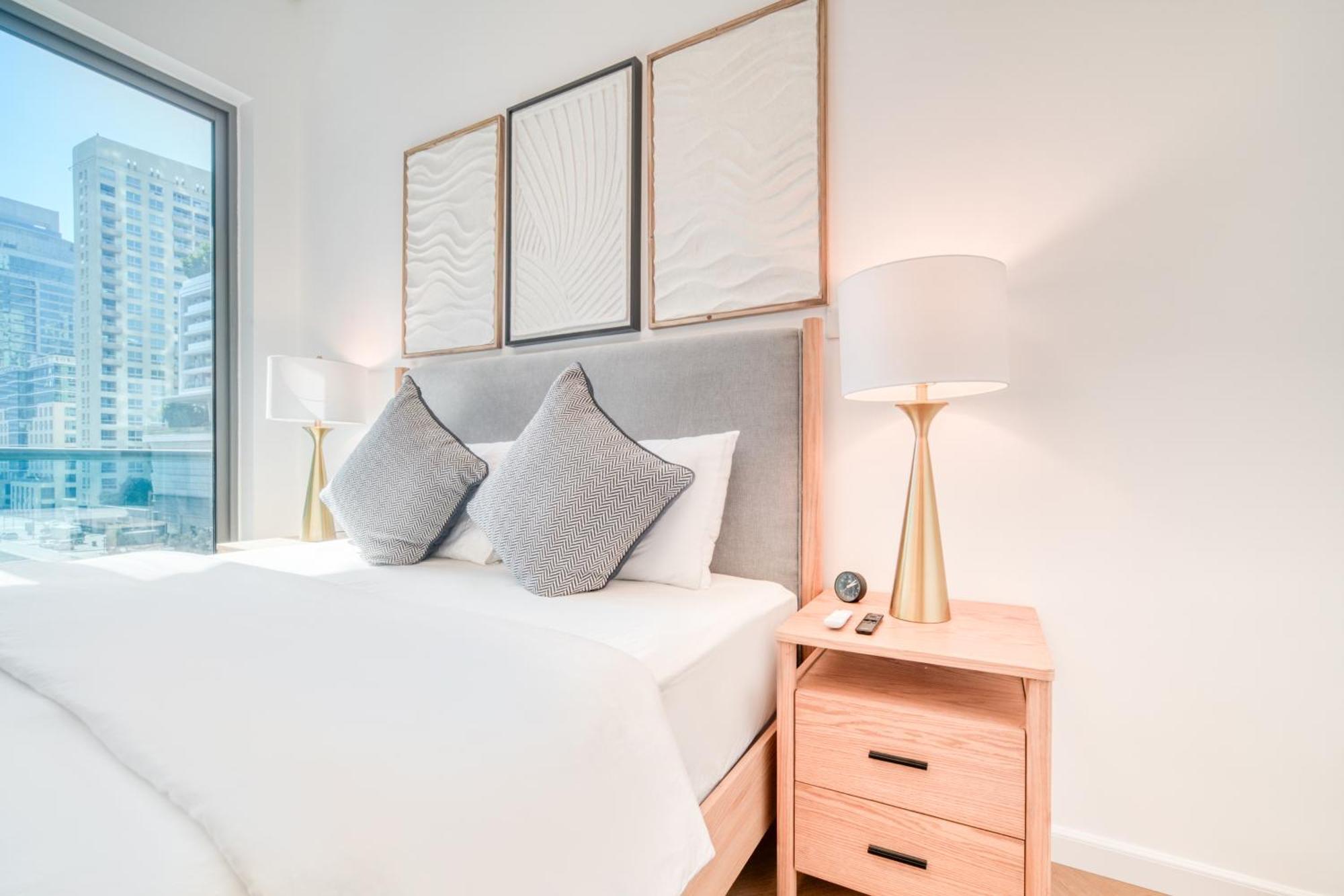 Apartment Stylish Upgraded 3br Retreat In Marina Dubai