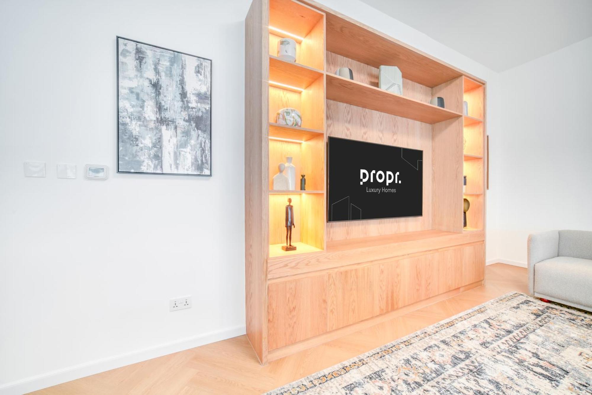 Stylish Upgraded 3br Retreat In Marina * Dubai