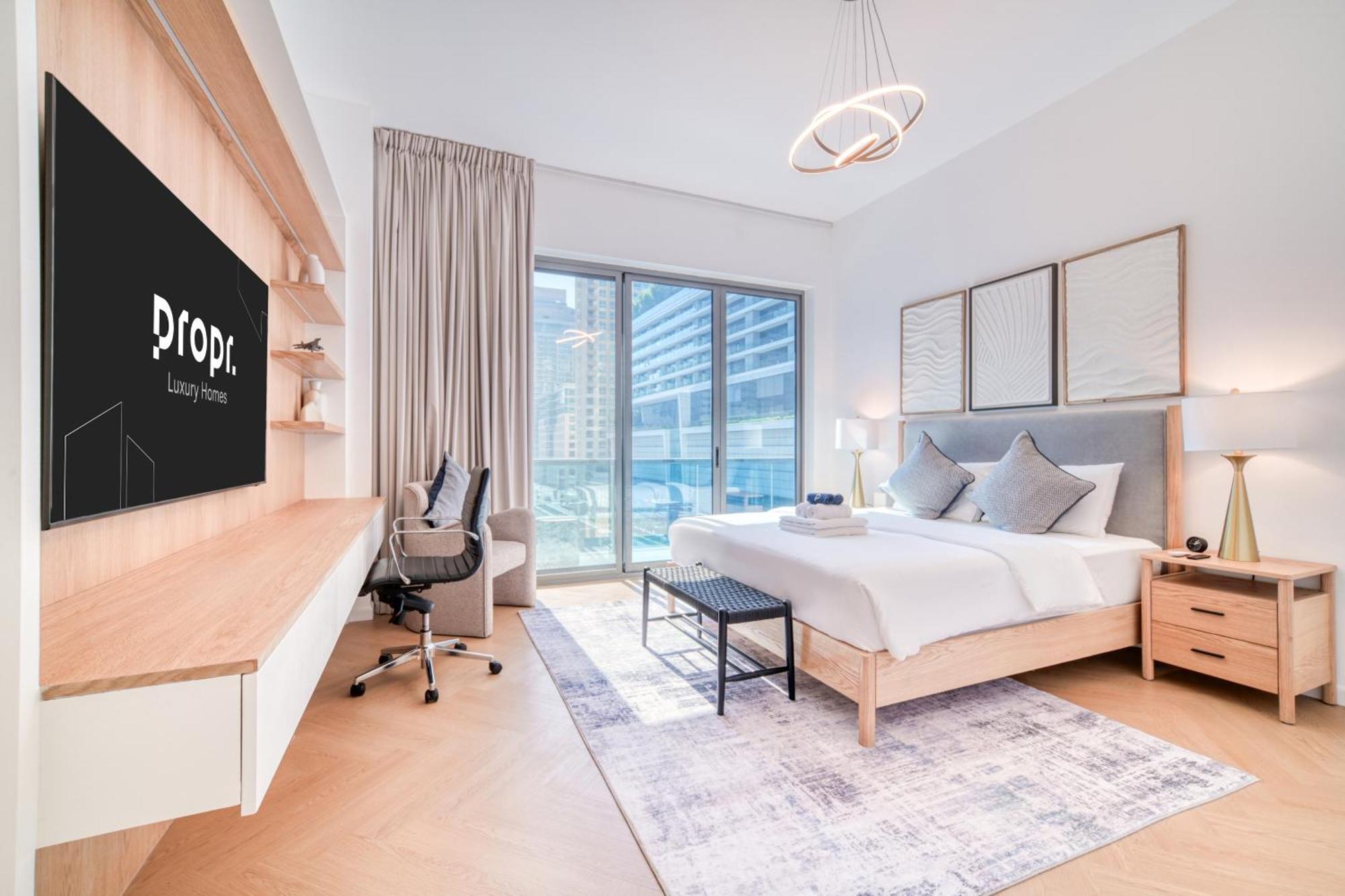 Stylish Upgraded 3br Retreat In Marina *