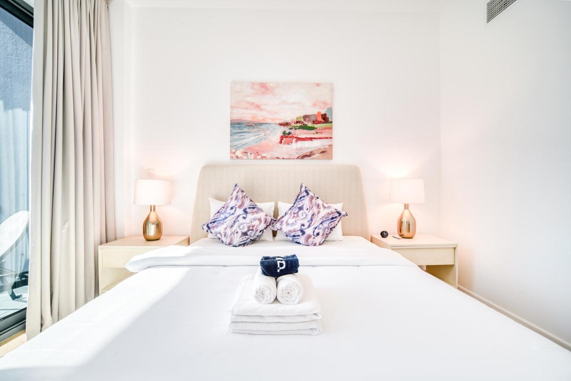 Stylish Upgraded 3br Retreat In Marina
