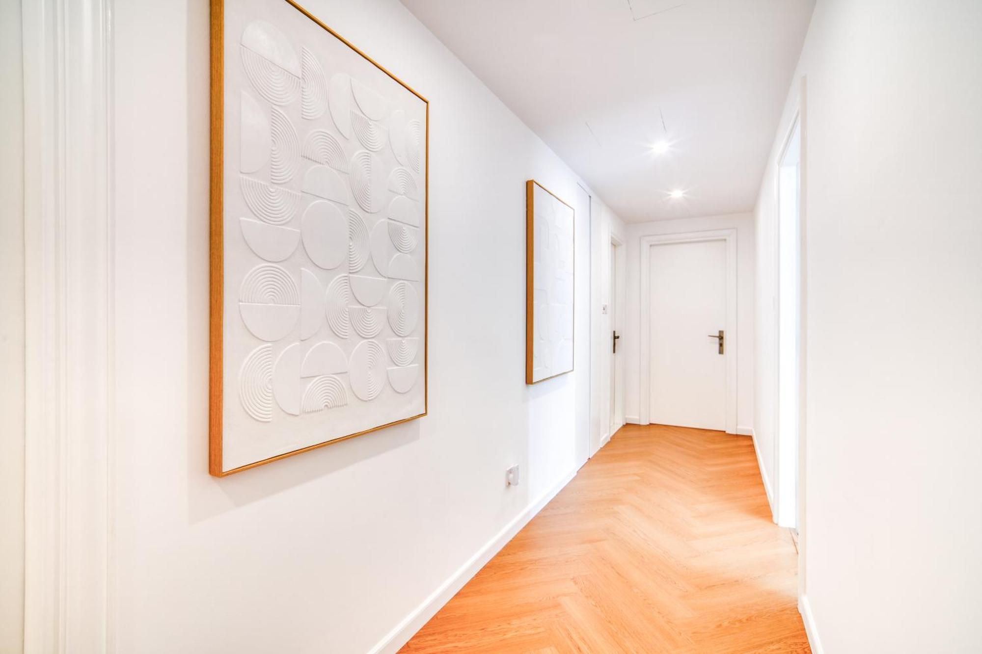 Stylish Upgraded 3br Retreat In Marina Apartment