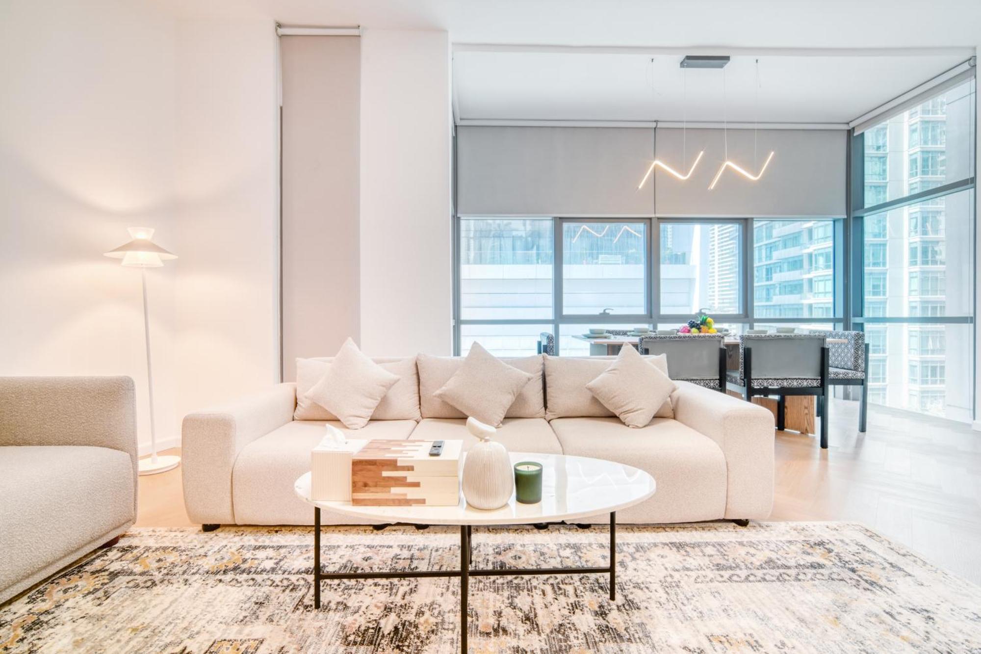 Stylish Upgraded 3br Retreat In Marina * Dubai