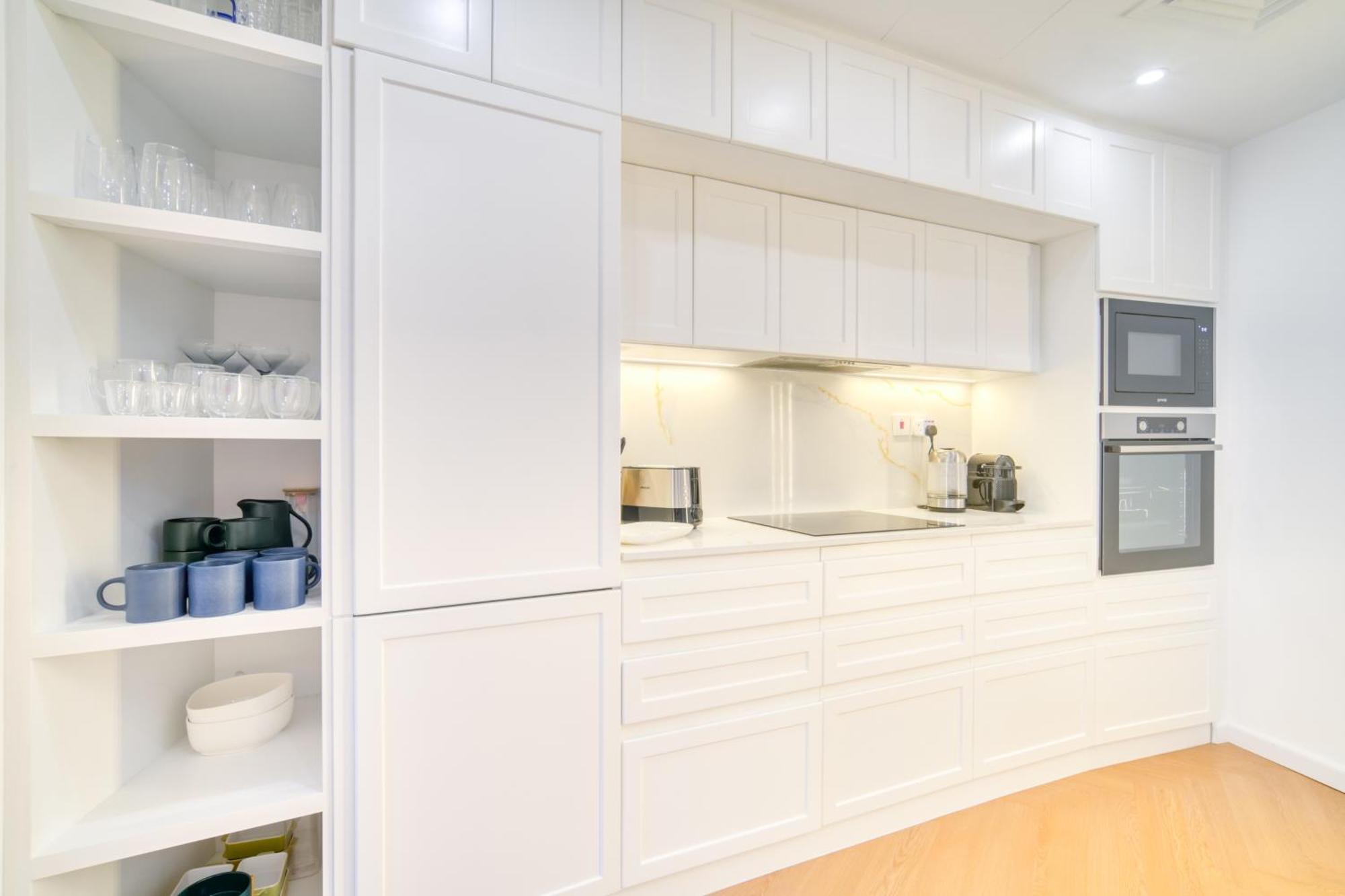 Apartment Stylish Upgraded 3br Retreat In Marina