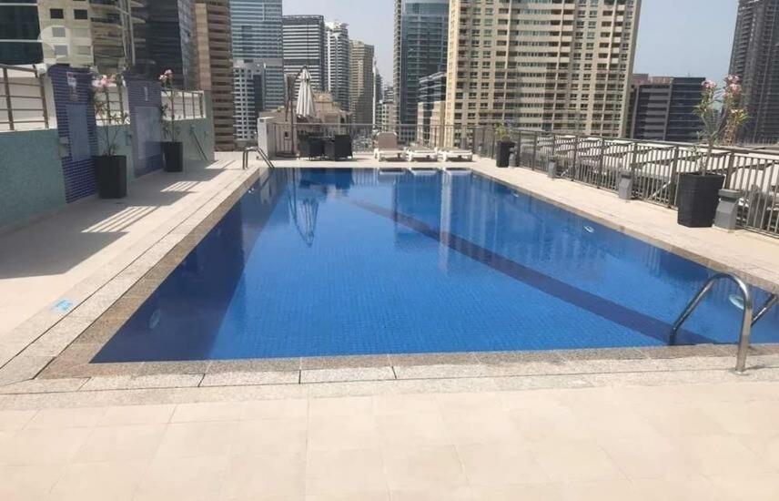 Apartment Stylish Upgraded 3br Retreat In Marina