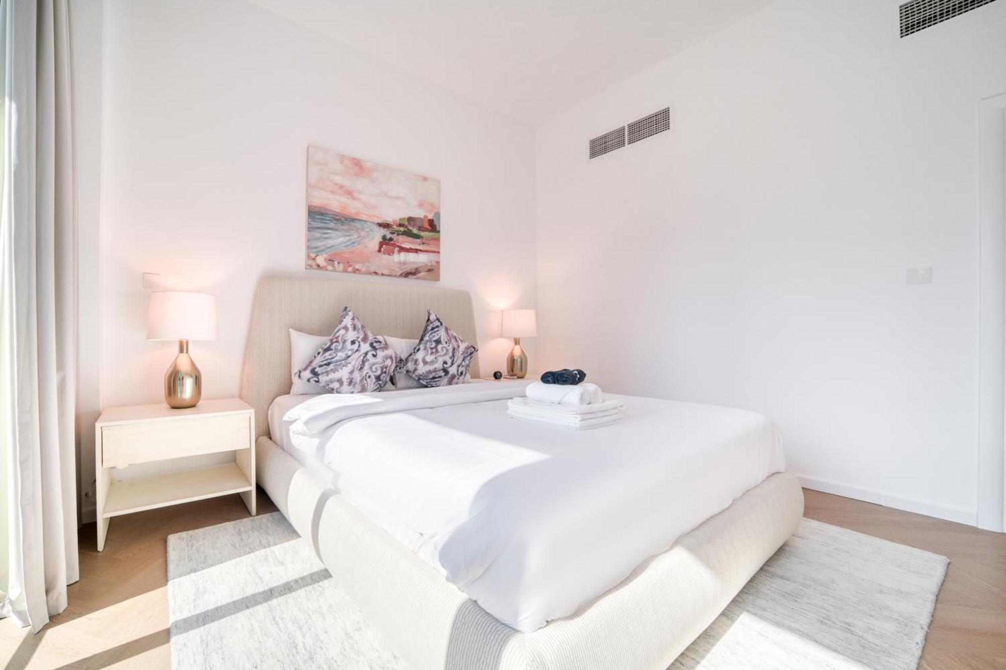 Apartment Stylish Upgraded 3br Retreat In Marina *