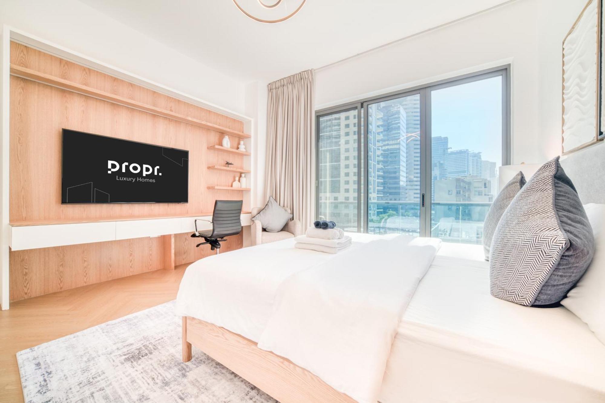 Stylish Upgraded 3br Retreat In Marina Apartment Dubai