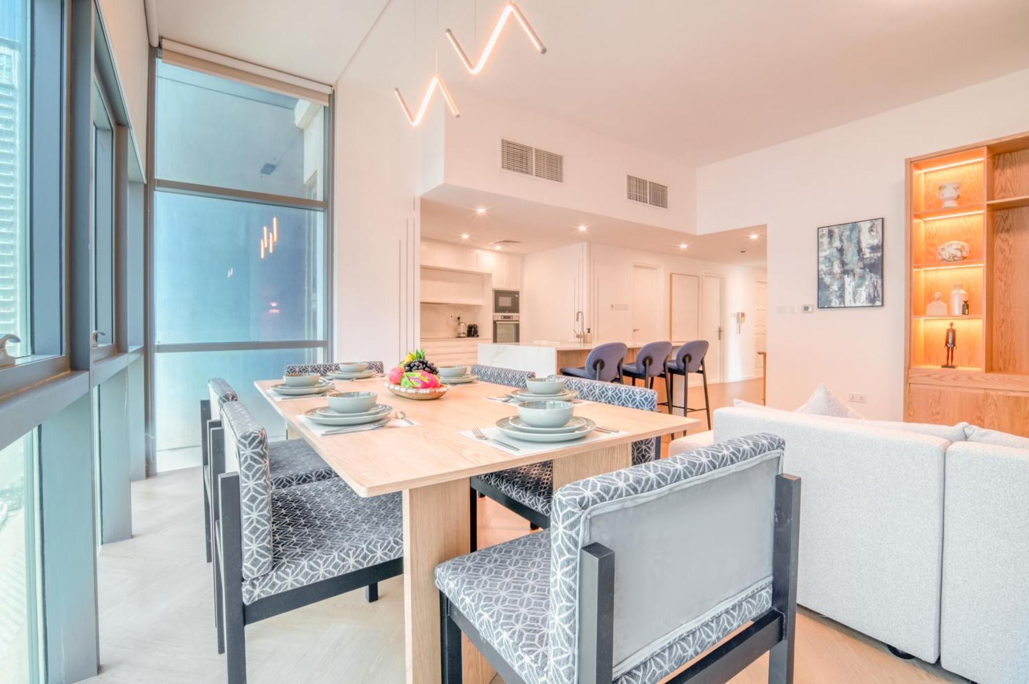 Stylish Upgraded 3br Retreat In Marina Apartment