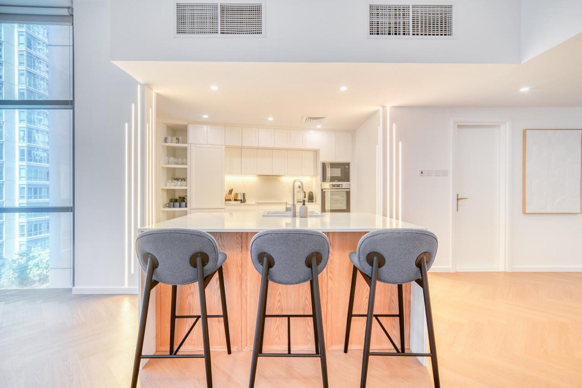 Apartment Stylish Upgraded 3br Retreat In Marina