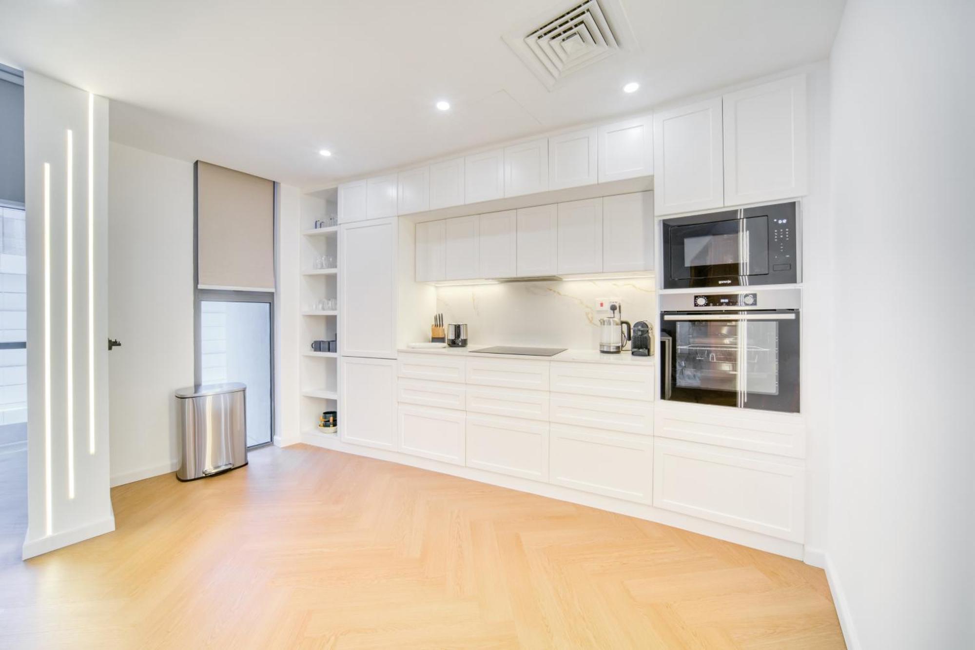Apartment Stylish Upgraded 3br Retreat In Marina *