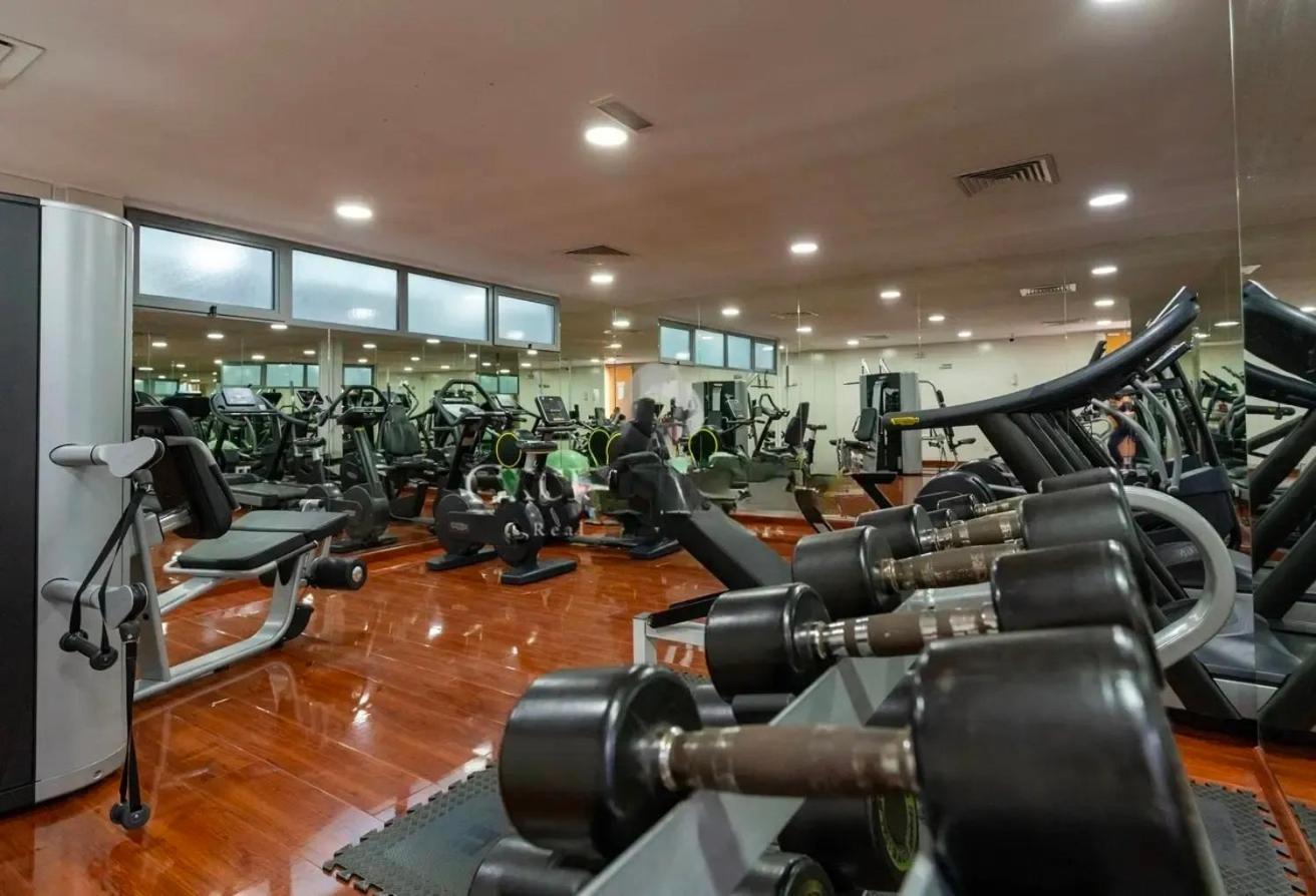 Stylish Upgraded 3br Retreat In Marina * Dubai