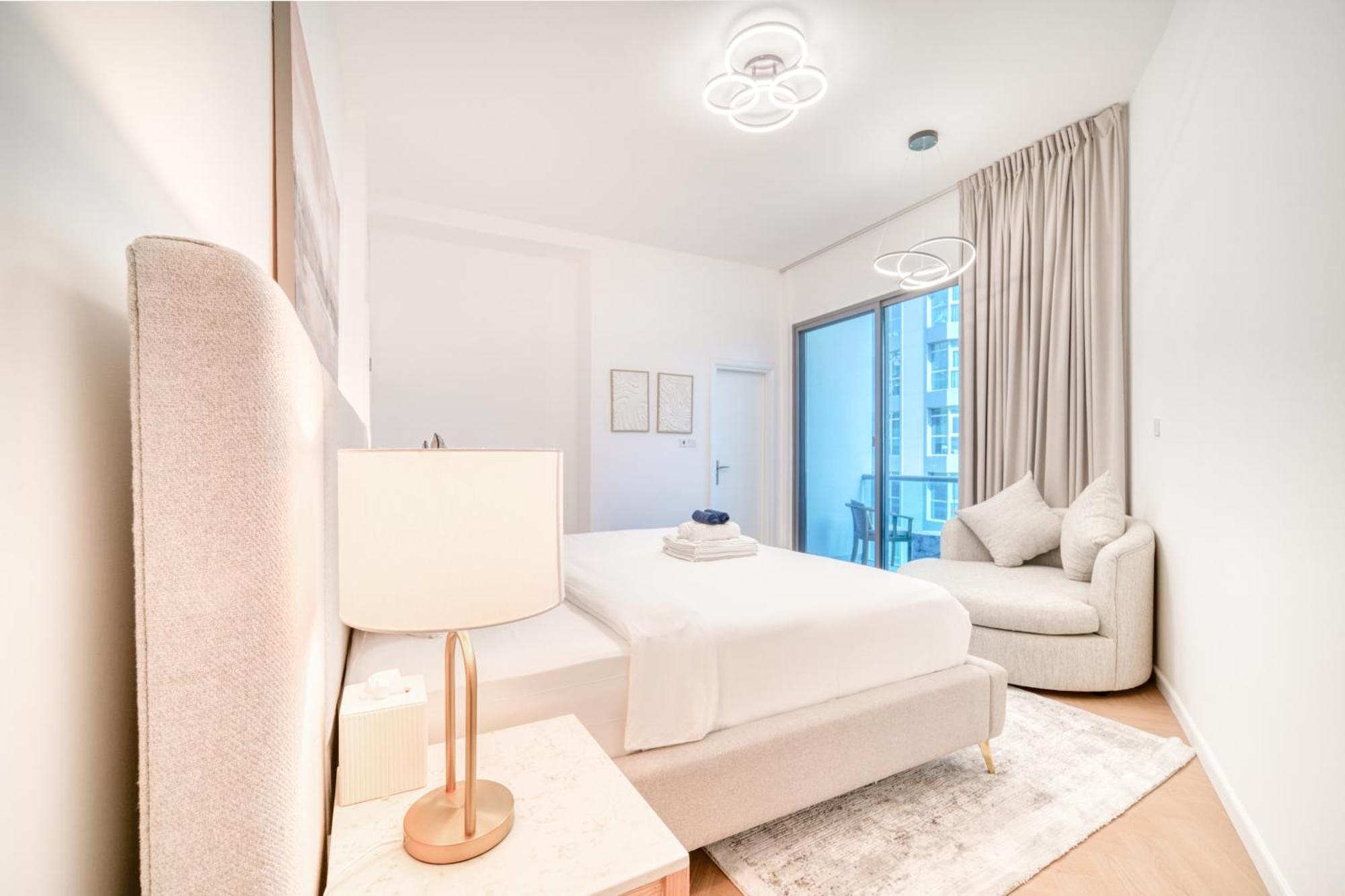Stylish Upgraded 3br Retreat In Marina
