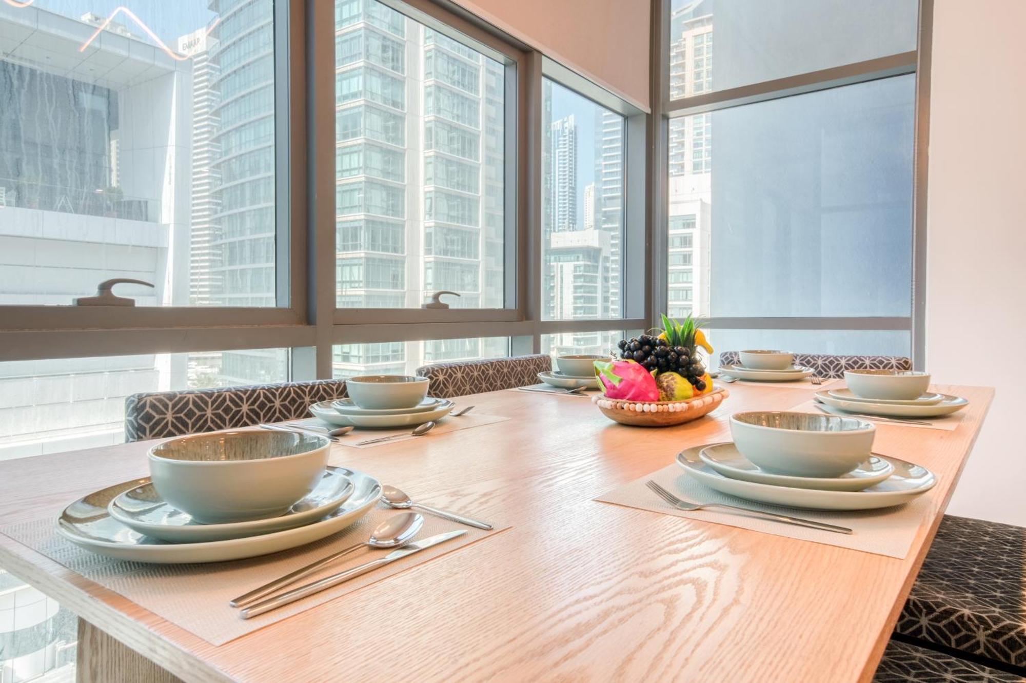 Stylish Upgraded 3br Retreat In Marina Apartment