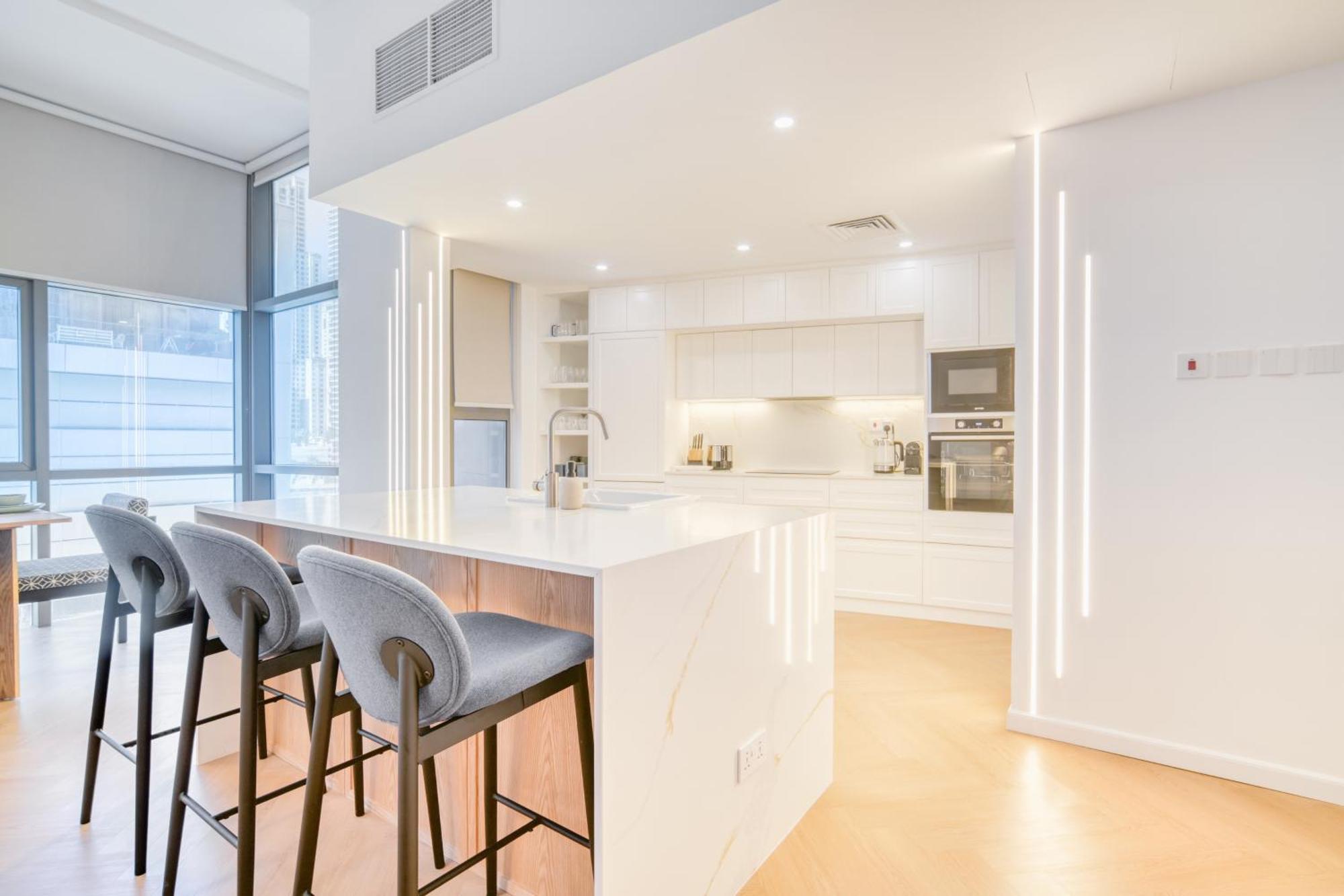 Apartment Stylish Upgraded 3br Retreat In Marina
