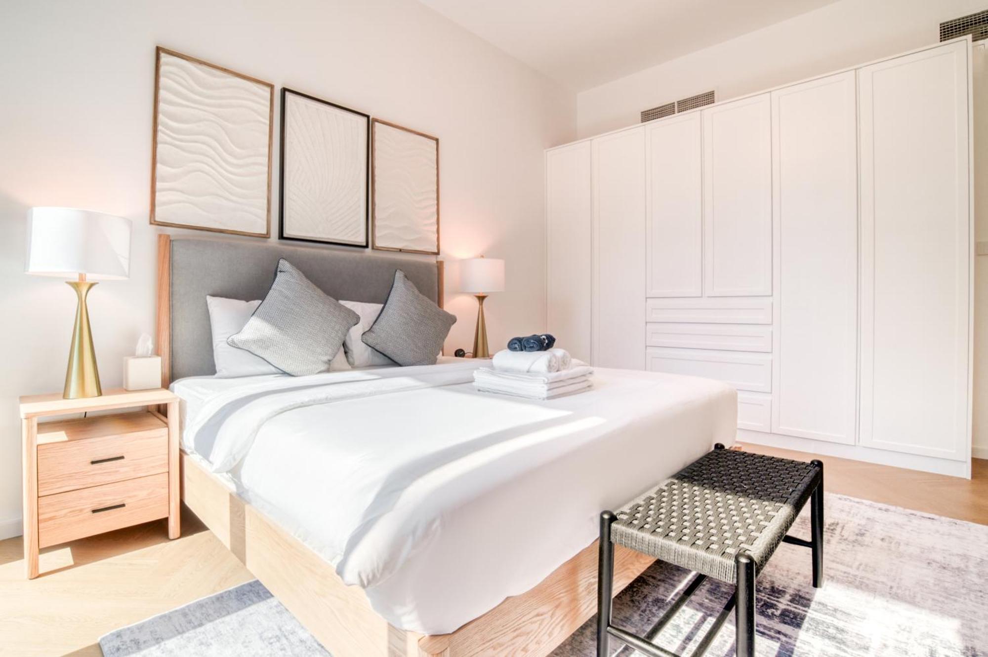 Apartment Stylish Upgraded 3br Retreat In Marina