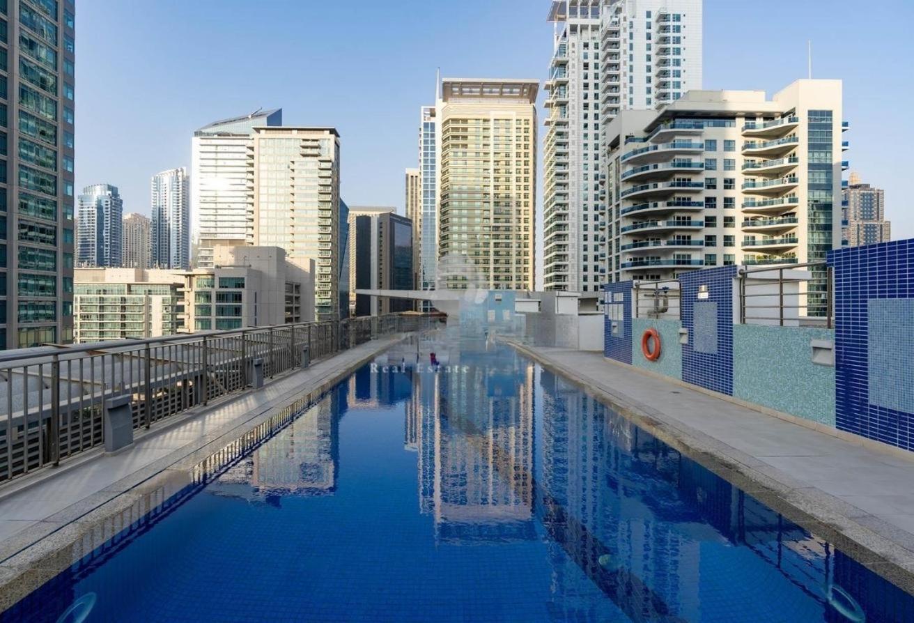Stylish Upgraded 3br Retreat In Marina Apartment