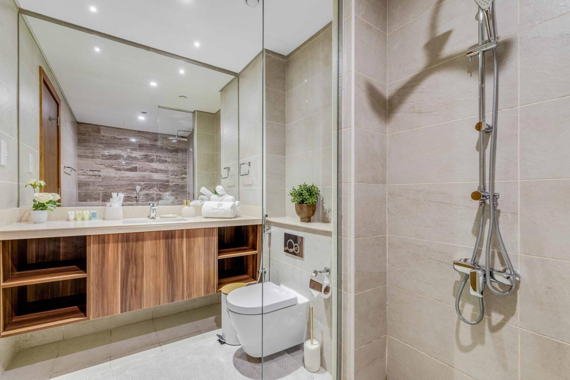 Luxury Azizi Mina Beachfront Dubai