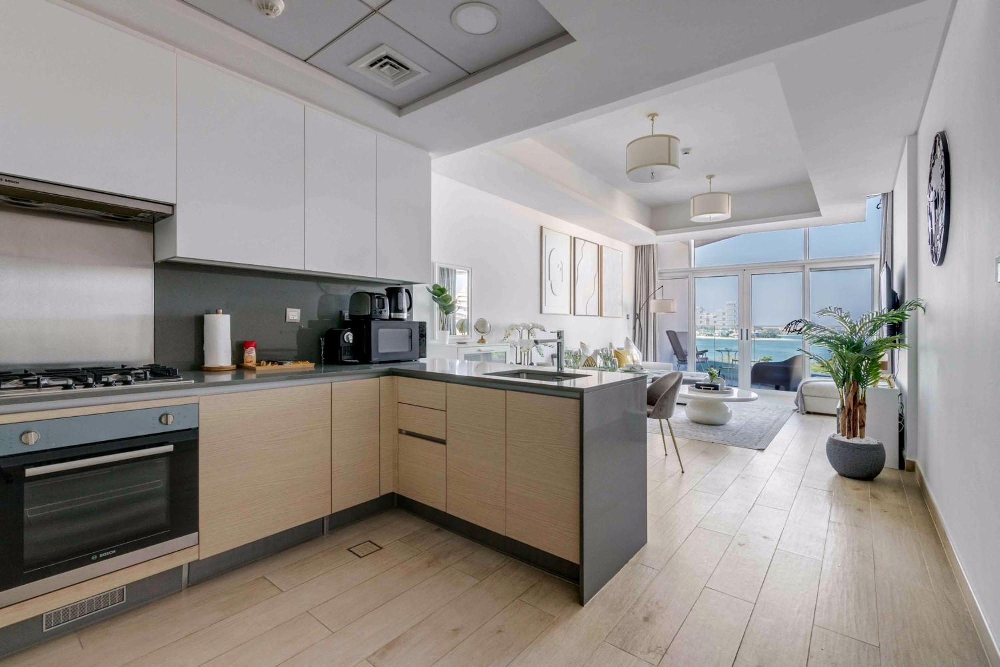 Luxury Azizi Mina Beachfront Apartamento