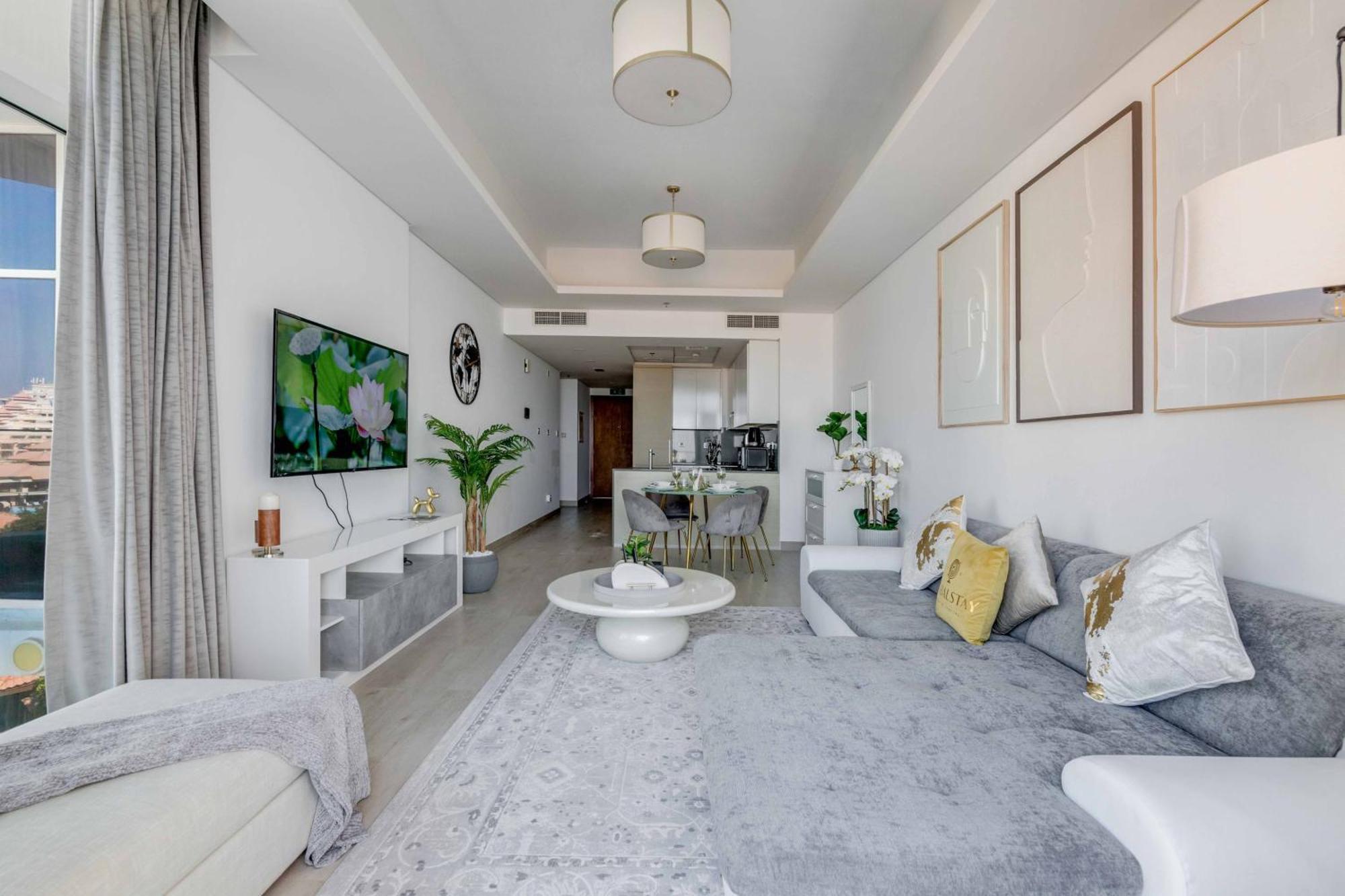 Luxury Azizi Mina Beachfront *