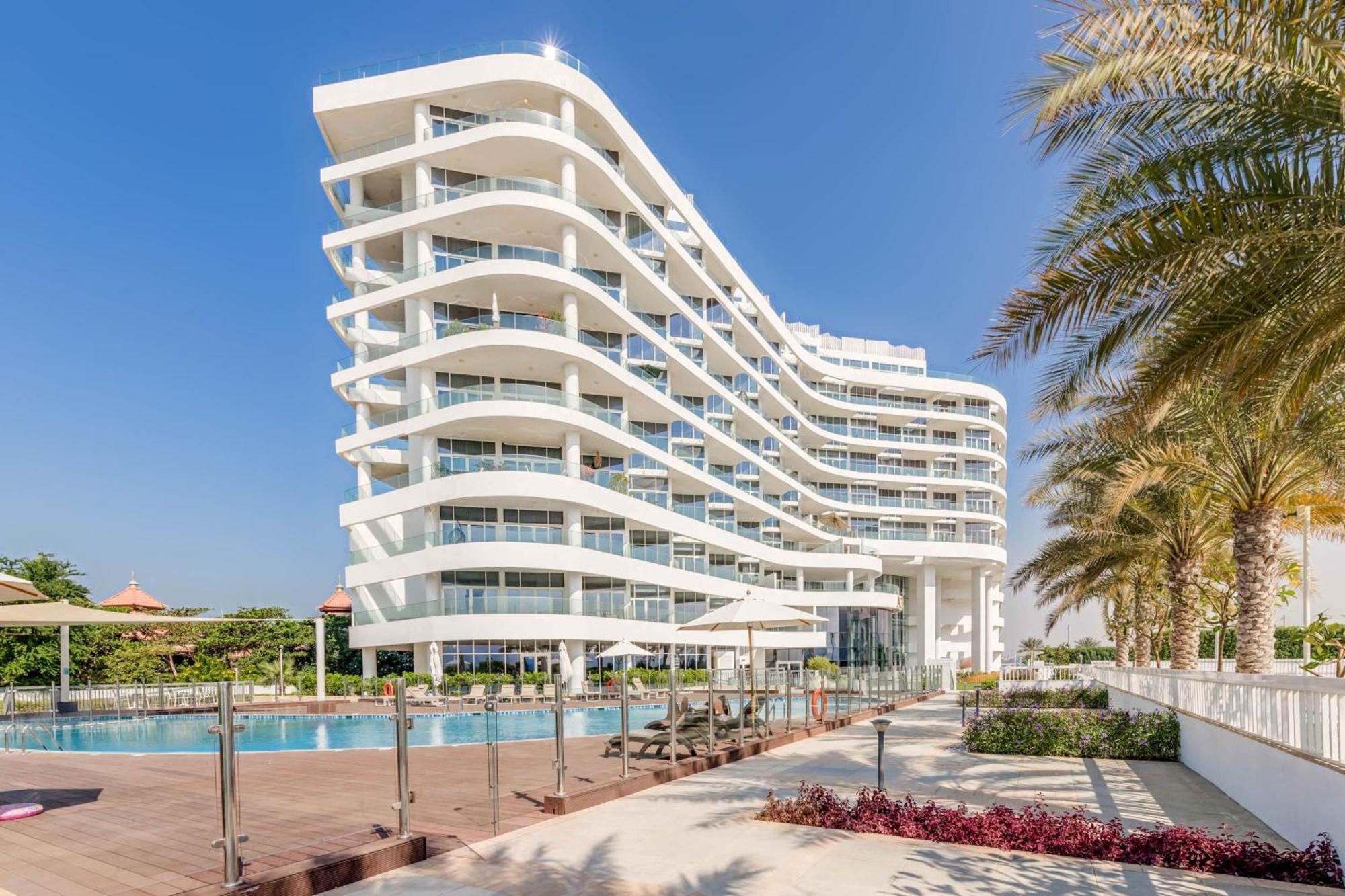 Luxury Azizi Mina Beachfront