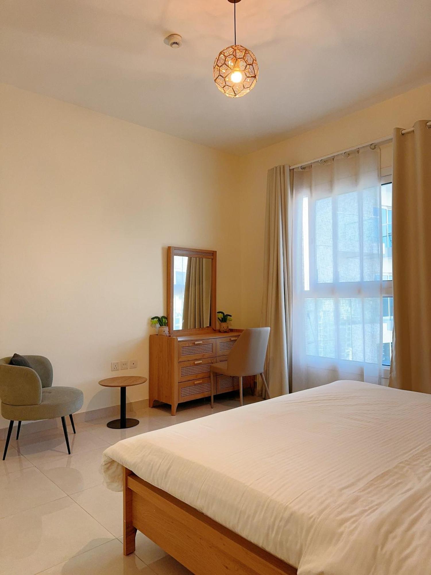 Central Spacious Living At Ag Tower Business Bay *