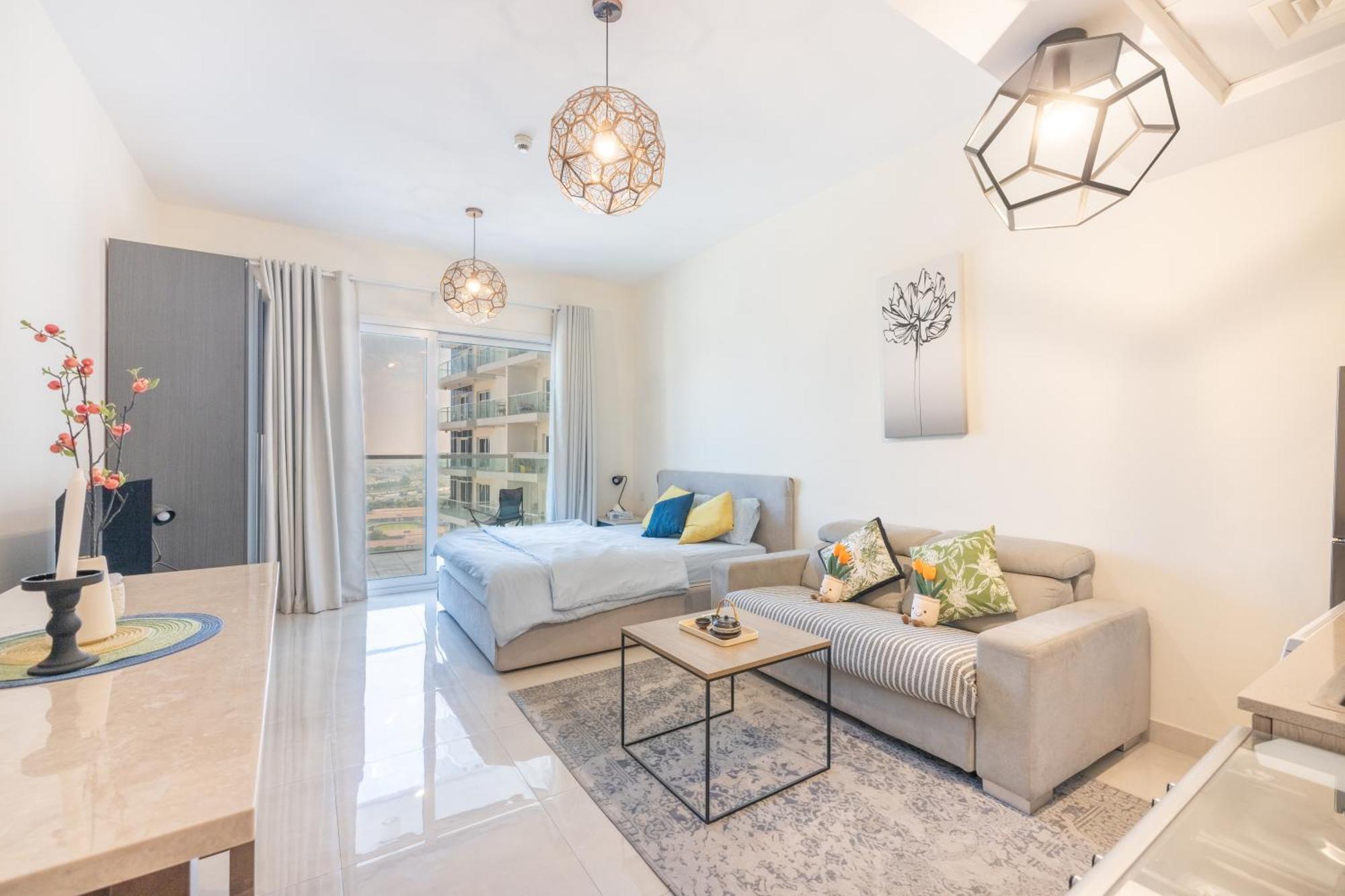 Central Spacious Living At Ag Tower Business Bay *