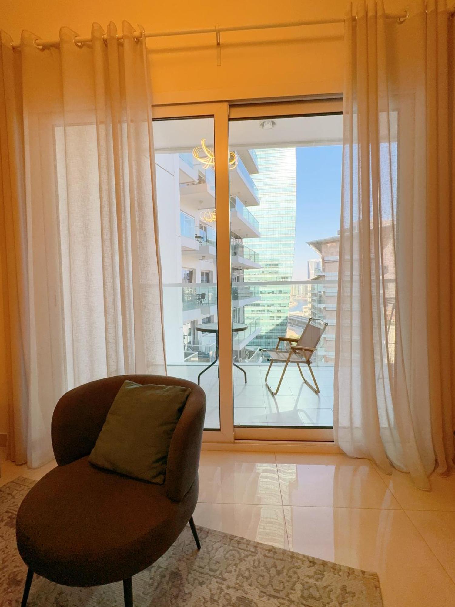 Central Spacious Living At Ag Tower Business Bay Apartment *