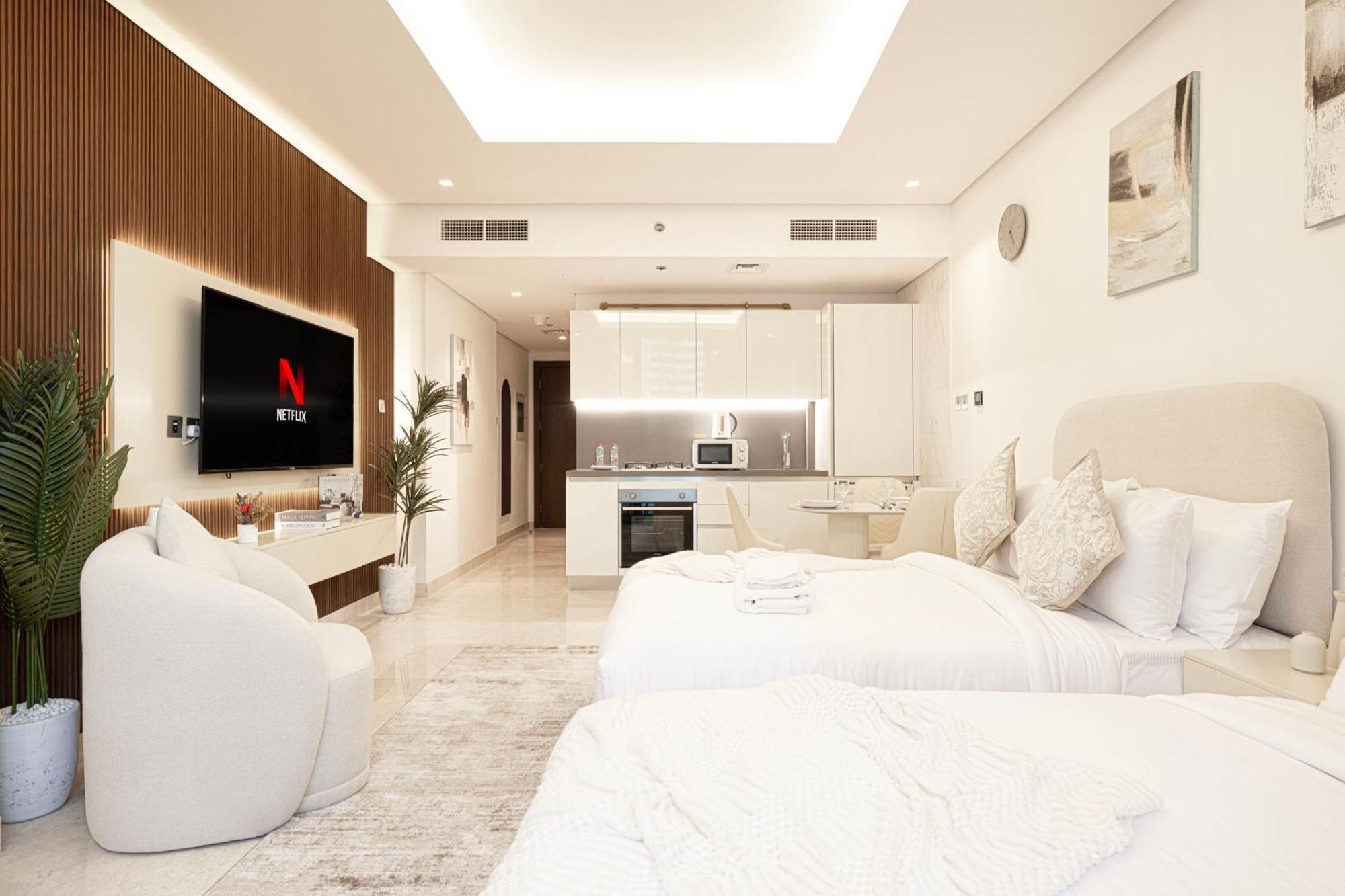 Luxurious New Studio! 2 Double Beds! Sleek Design & High-end Amenities In Downtown Apartment Dubai