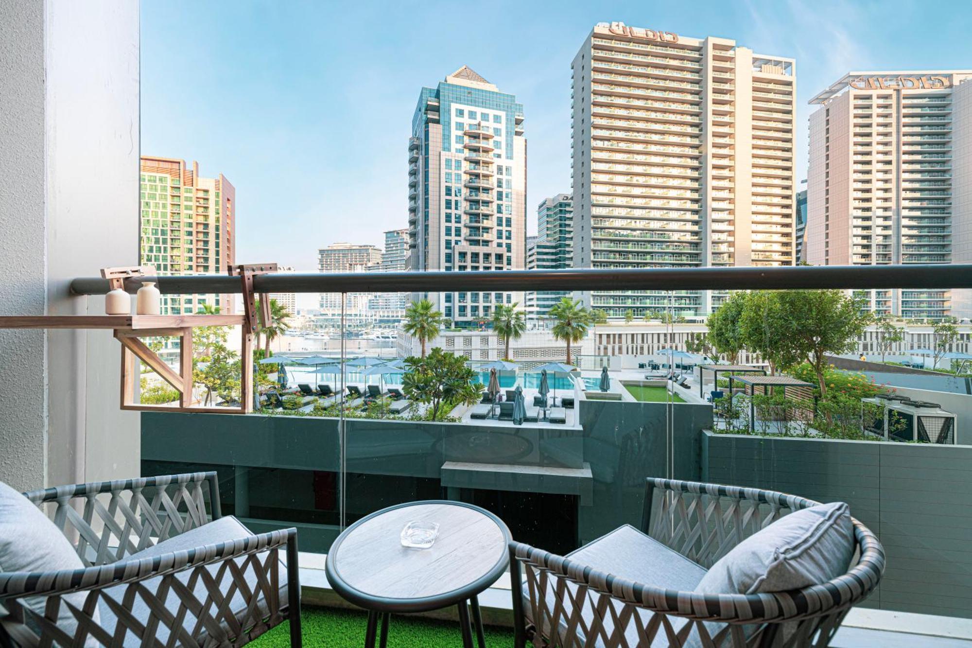 Luxurious New Studio! 2 Double Beds! Sleek Design & High-end Amenities In Downtown
