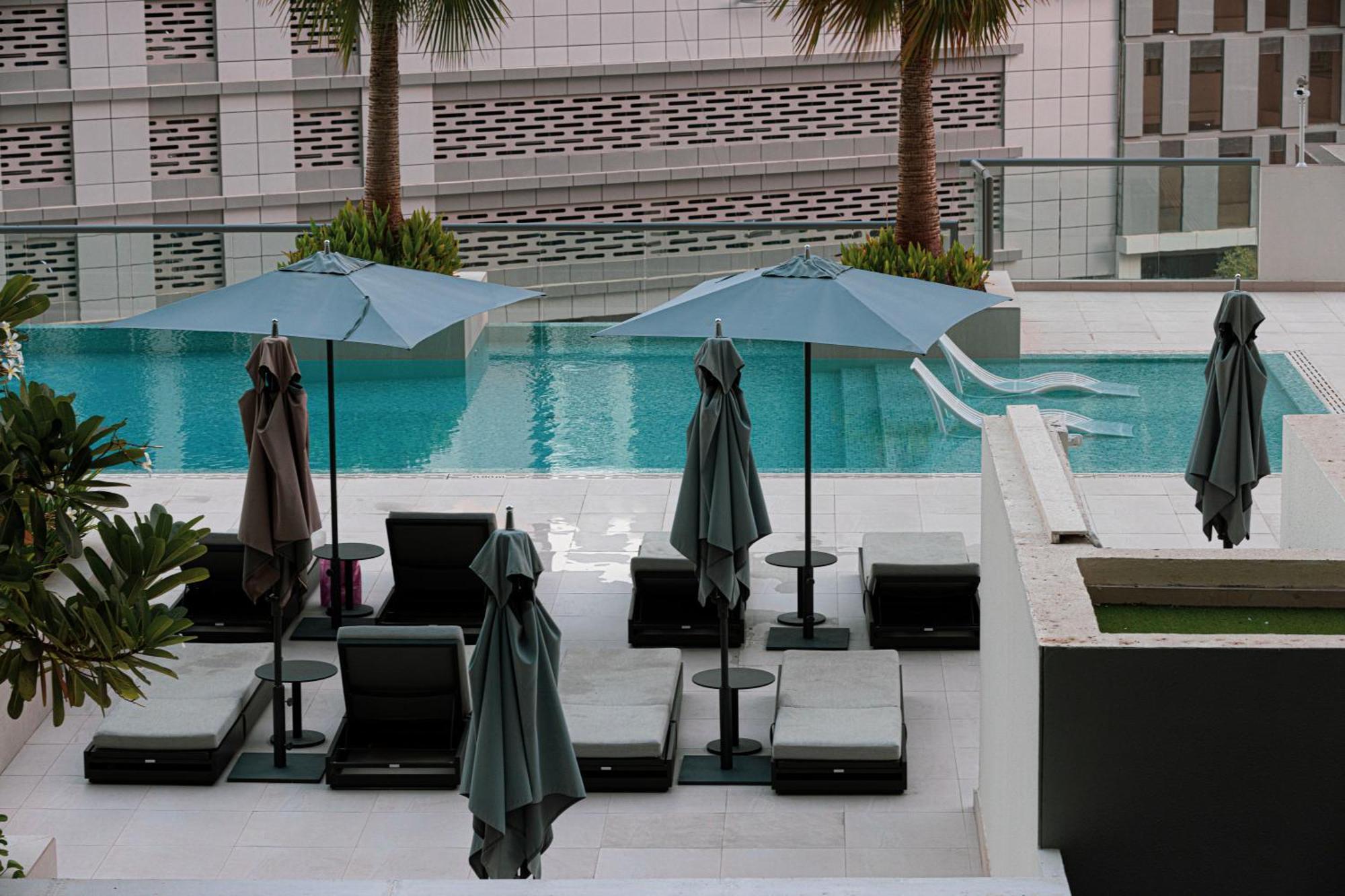 Luxurious New Studio! 2 Double Beds! Sleek Design & High-end Amenities In Downtown Apartment