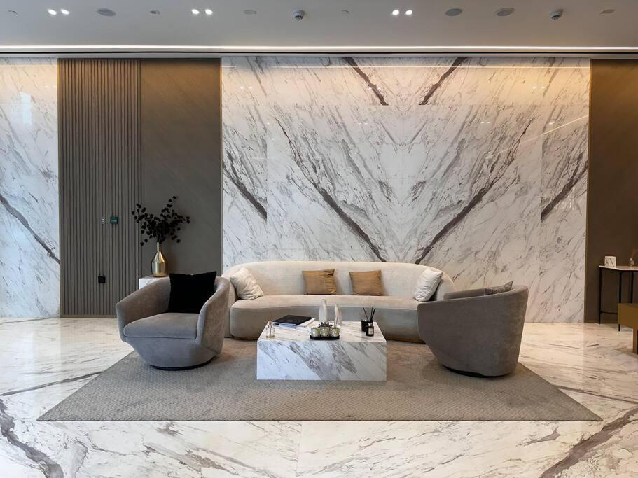 Beautiful 1br View Apartment *