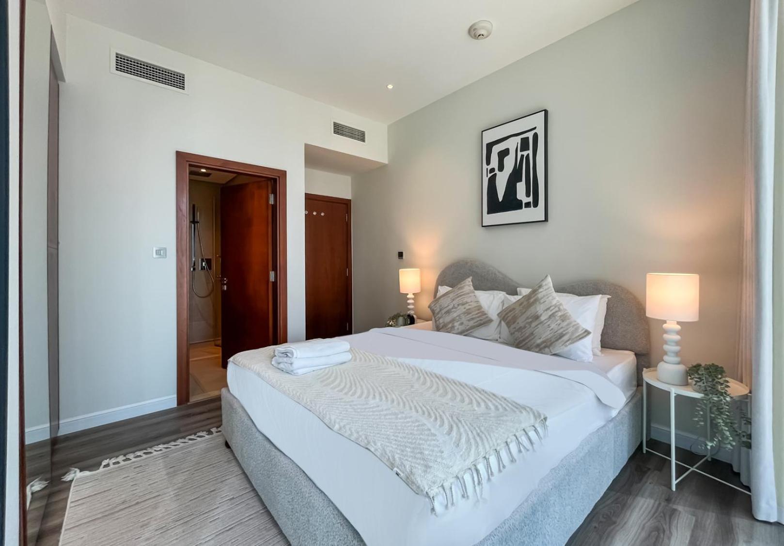 Livbnb - 2br With Breathtaking Marina View Apartment *