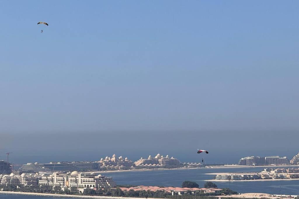 Prime Jbr Luxury Living With & Palm Views