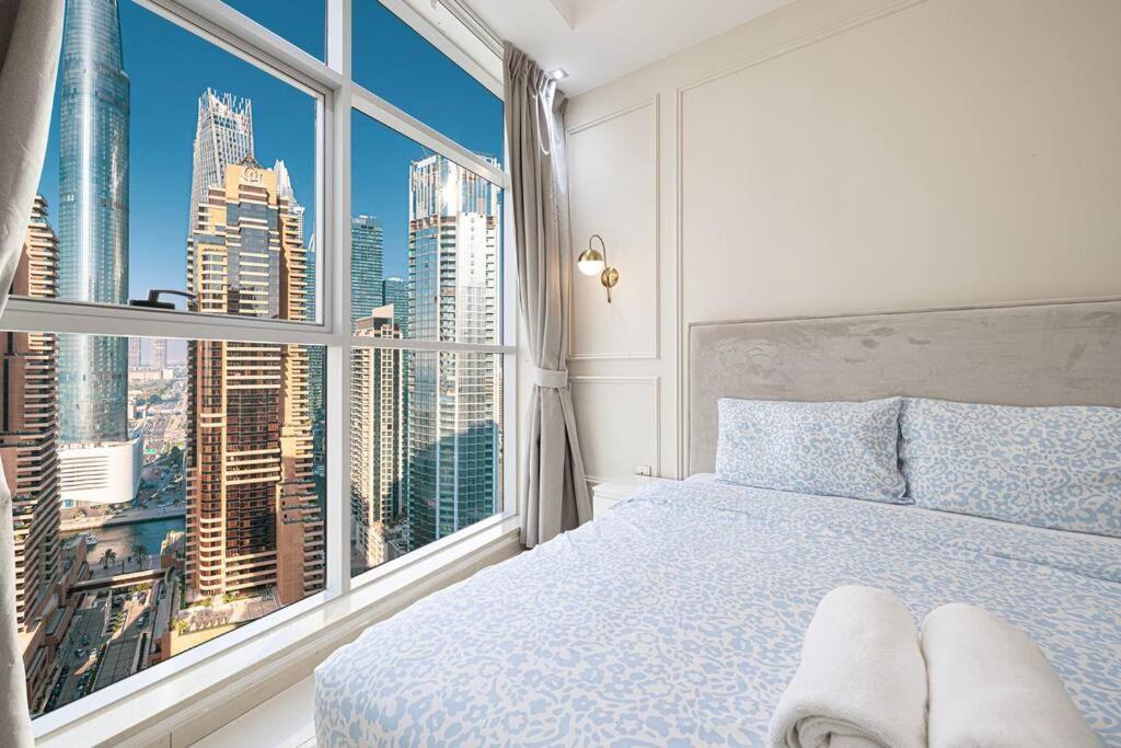 Apartment Prime Jbr Luxury Living With & Palm Views *