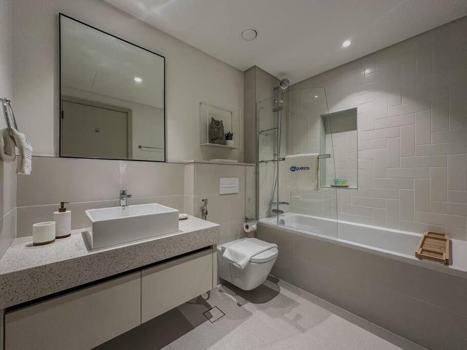 Elegant 2-bedroom Retreat At Marina Vista 2 Dubai