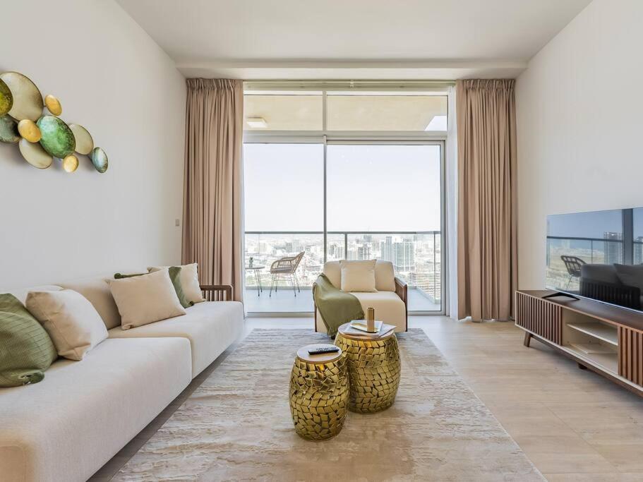 Apartment Elegant One Bed - Hameni Tower,jvc *