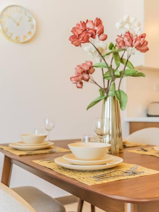 Apartment Elegant One Bed - Hameni Tower,jvc