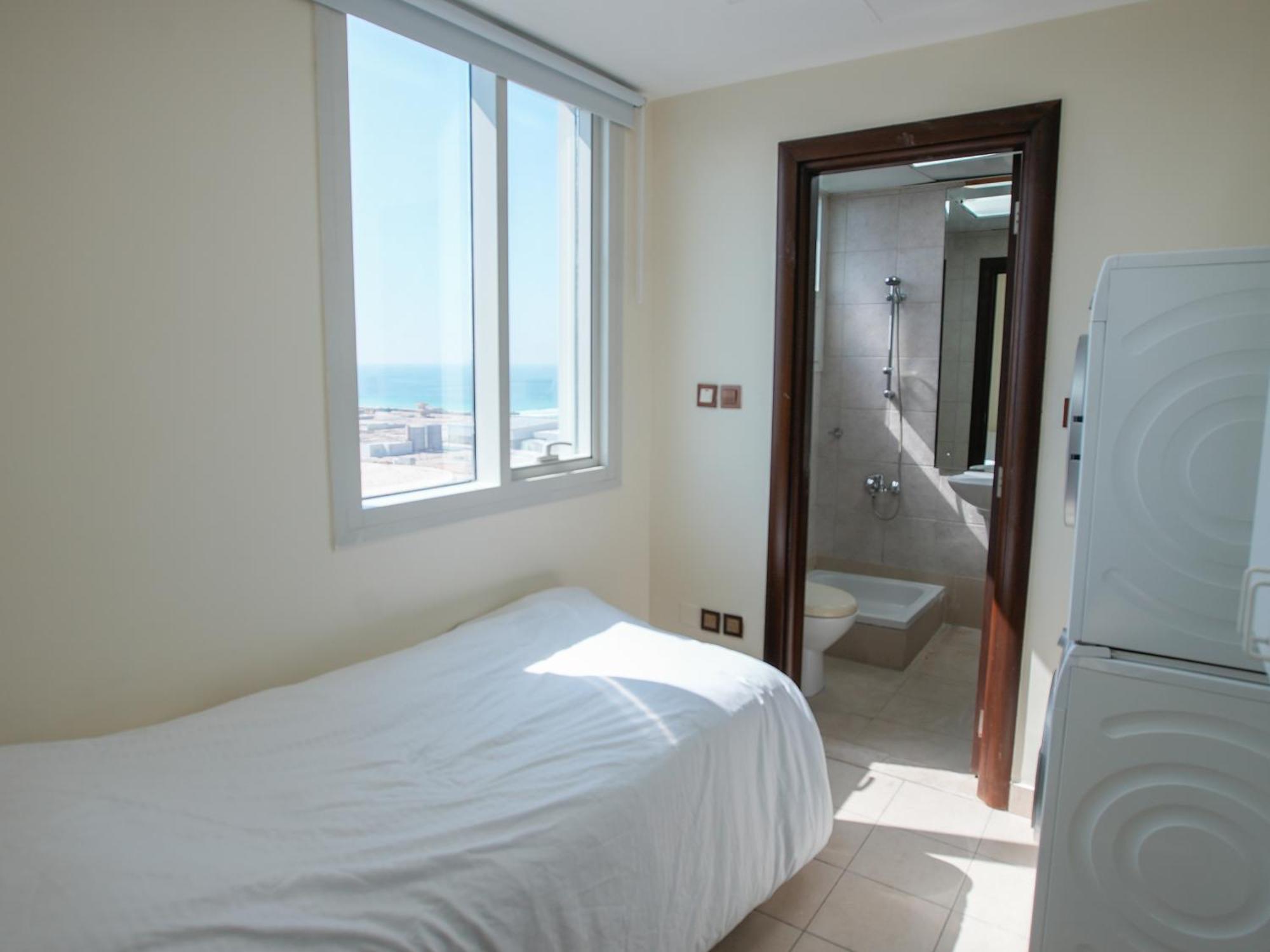 Modern Spacious 3-bedroom Maid's With Marina Views Apartment Dubai