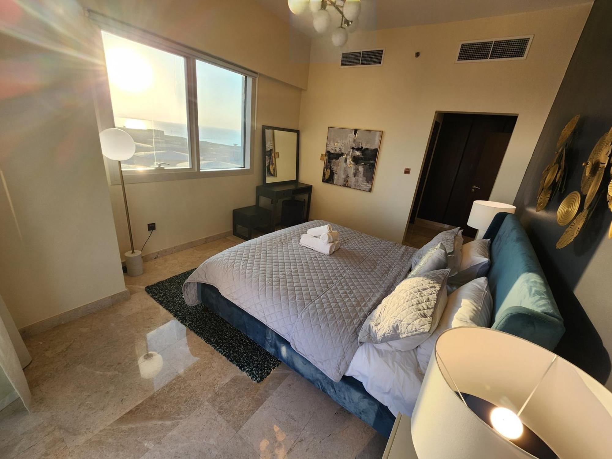 Apartment Modern Spacious 3-bedroom Maid's With Marina Views *