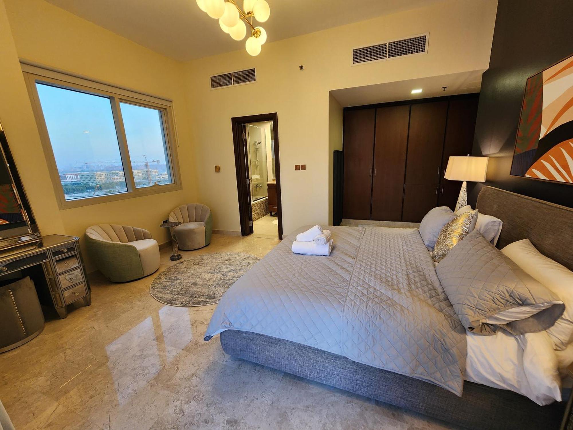 Modern Spacious 3-bedroom Maid's With Marina Views Apartment *