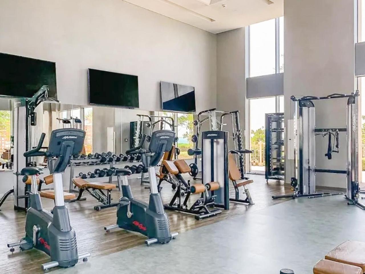 Apartment Stunning 2 Bed With Full Ain Views