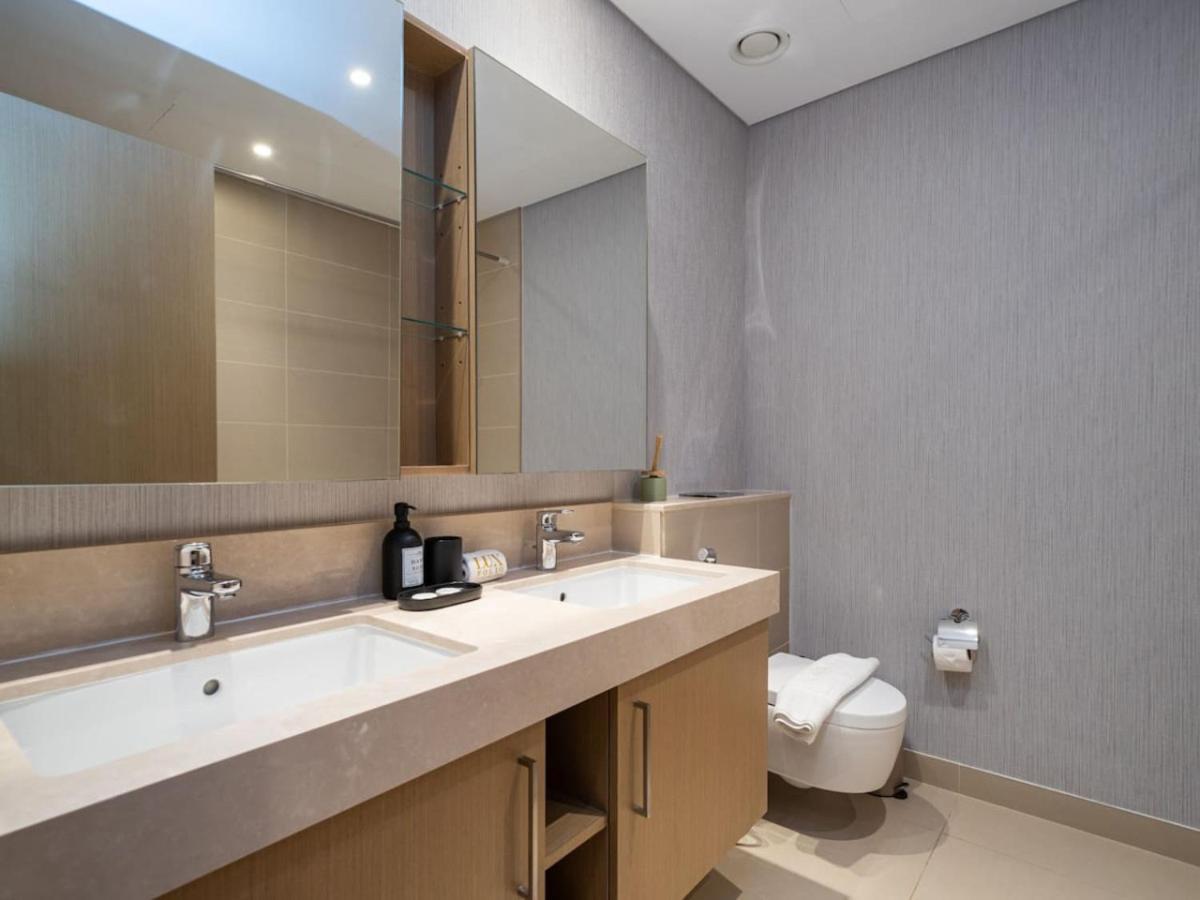 Stunning 2 Bed With Full Ain Views Dubai