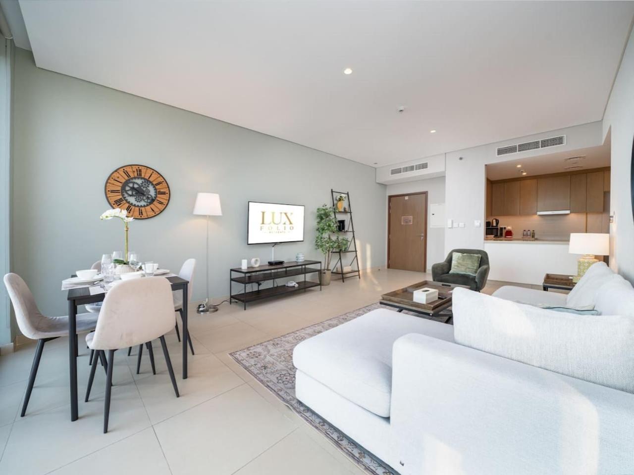 Stunning 2 Bed With Full Ain Views * Dubai