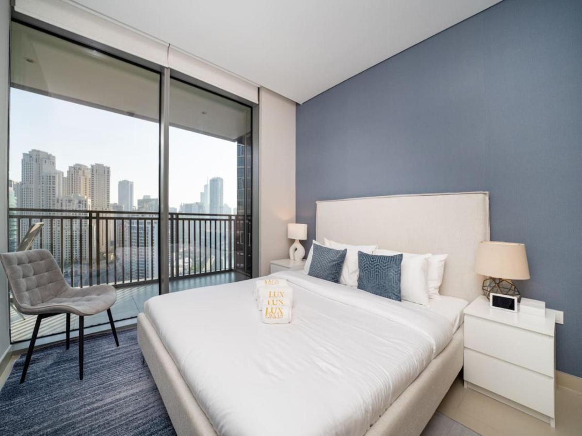 Stunning 2 Bed With Full Ain Views Apartment