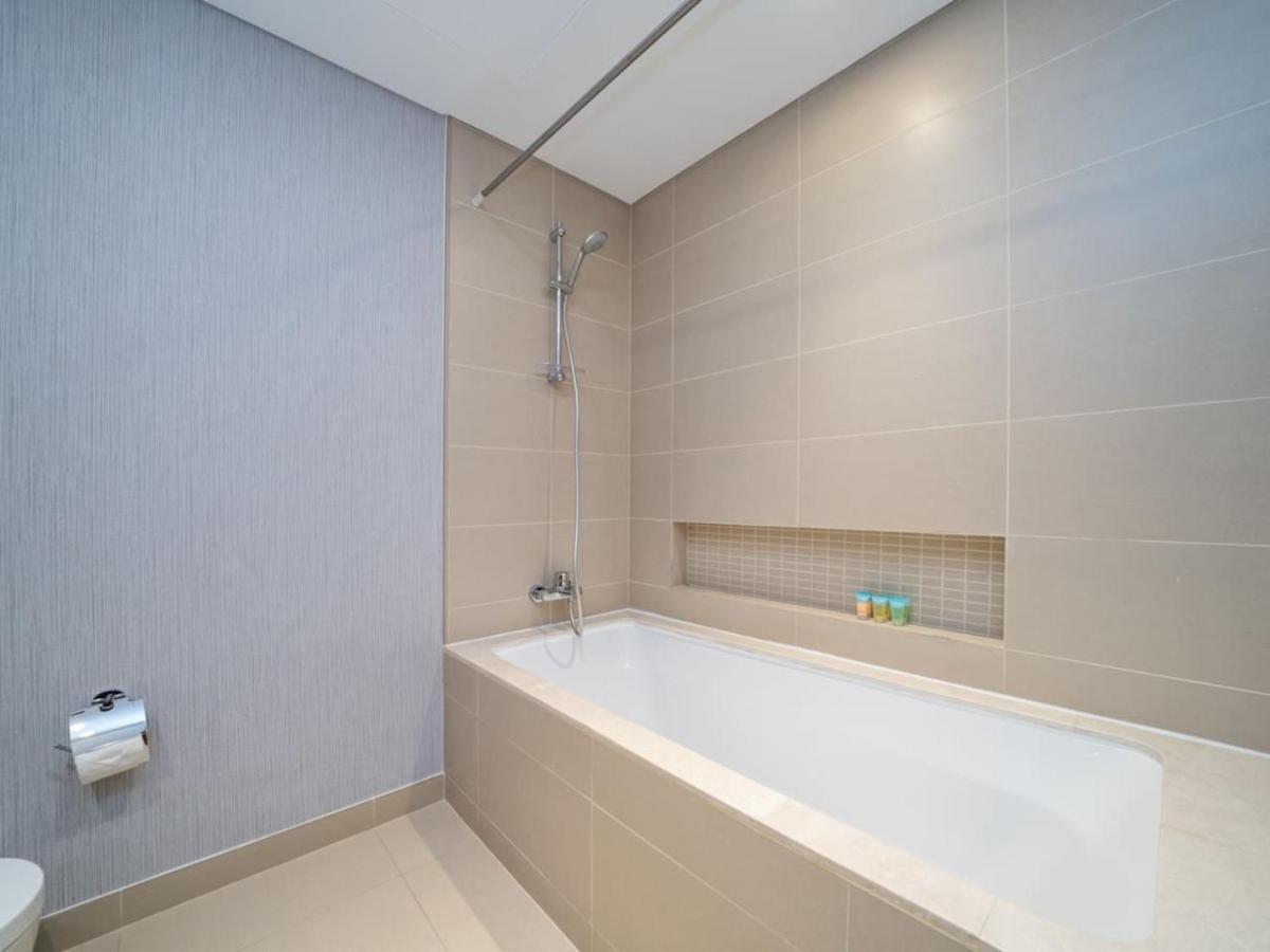 Apartment Stunning 2 Bed With Full Ain Views