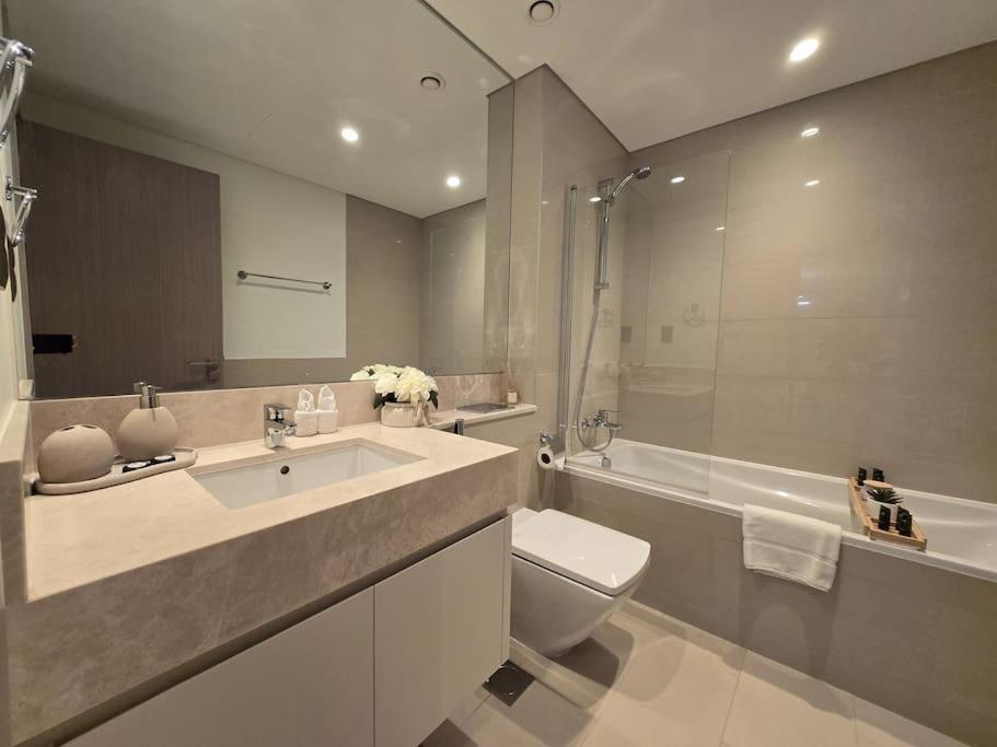 Luxury 1br Burj Khalifa View Walk To Mal Dubai