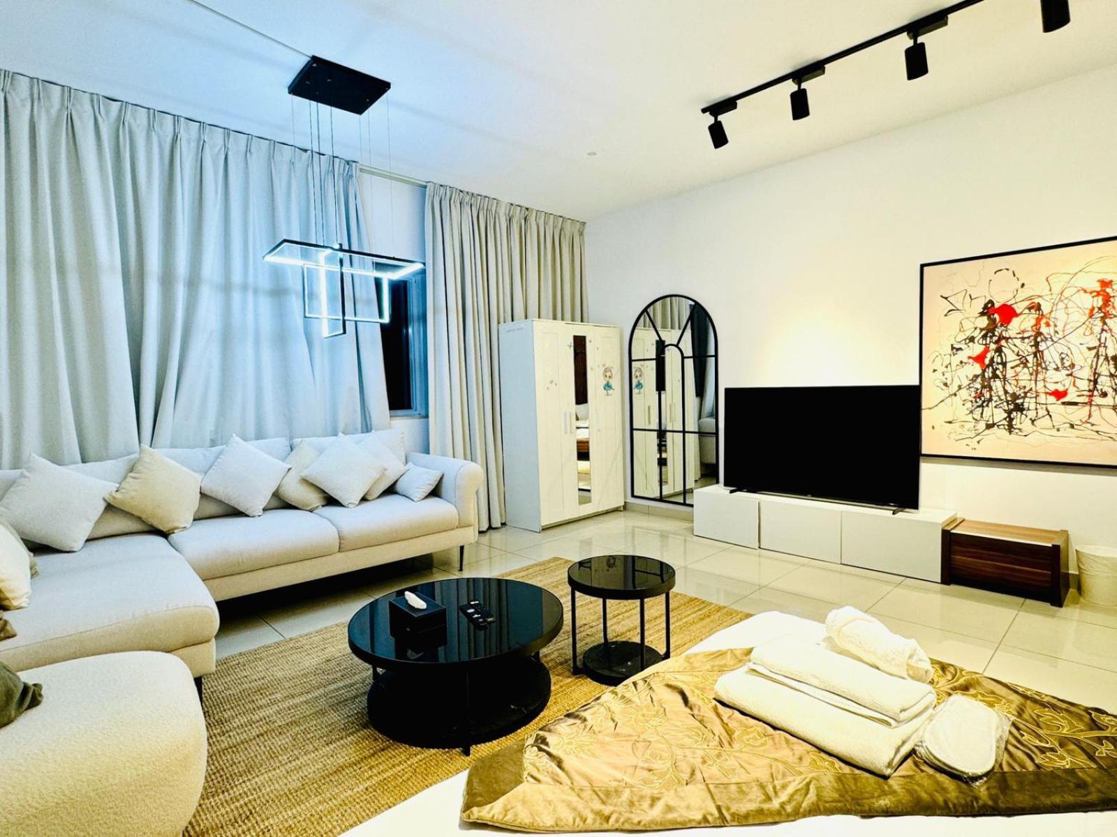 Guest house Private In 3 Bedroom Skynest Homes Marina Pinnacle *
