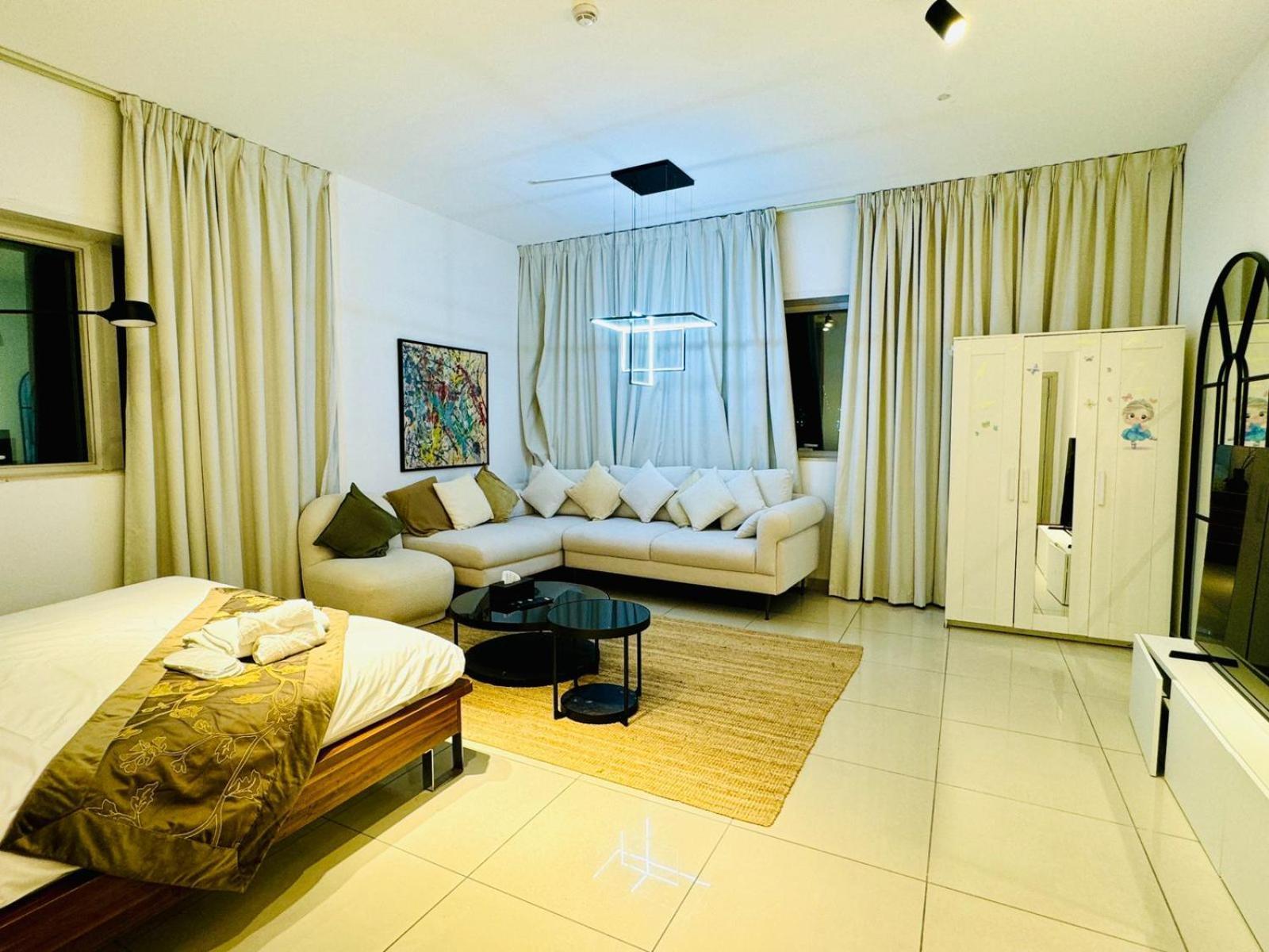 Entire Private Self Catered Marina Daire Dubai