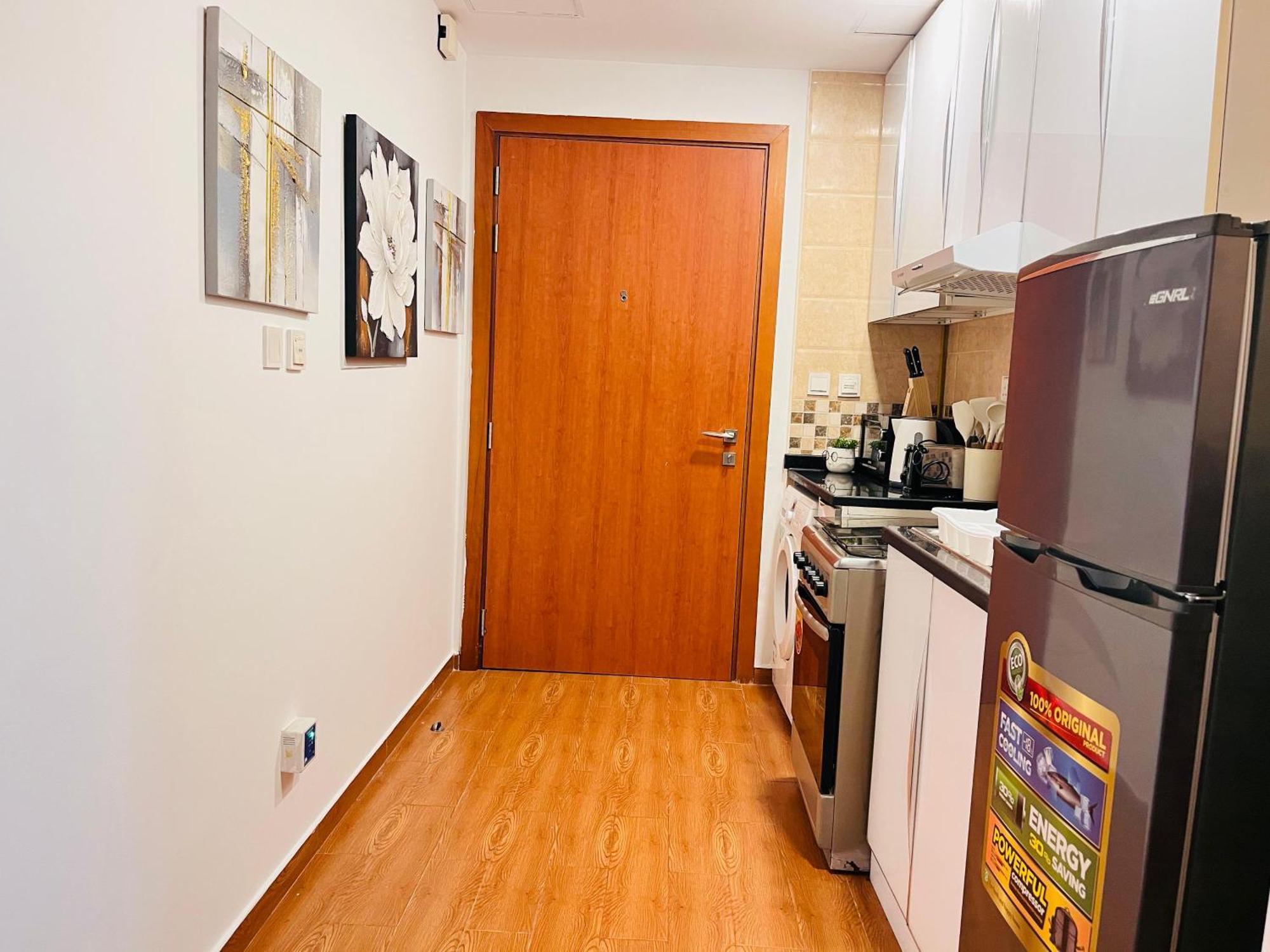 Apartment Aesthetically Designed Lavish Apt, Near Marina *