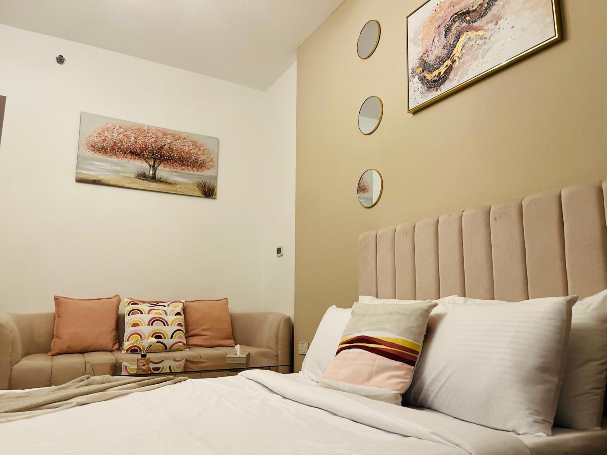 Apartment Aesthetically Designed Lavish Apt, Near Marina *