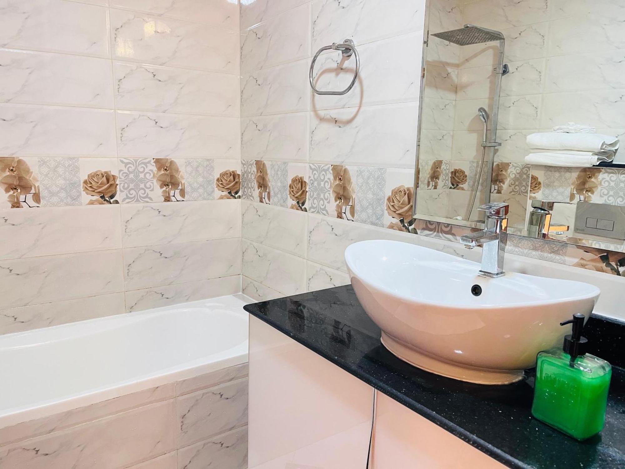 Aesthetically Designed Lavish Apt, Near Marina *